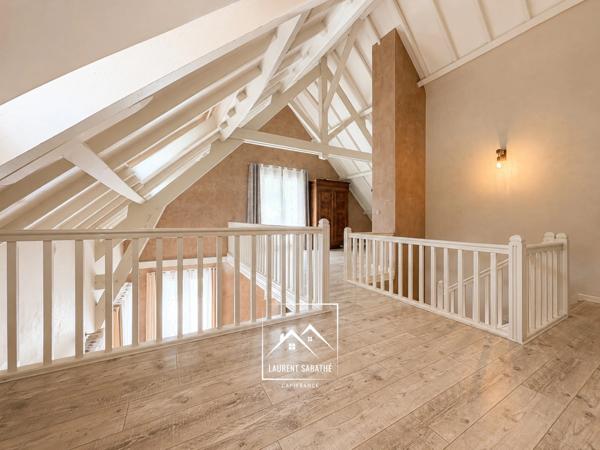 PAU (64) –  À VENDRE - Maison familiale de 213 m² - 5 chambres, bureau et piscine.