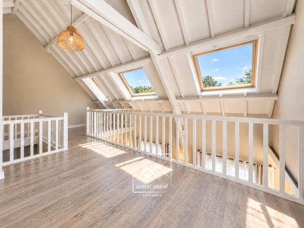 PAU (64) –  À VENDRE - Maison familiale de 213 m² - 5 chambres, bureau et piscine.