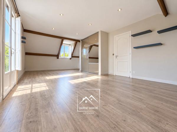 PAU (64) –  À VENDRE - Maison familiale de 213 m² - 5 chambres, bureau et piscine.