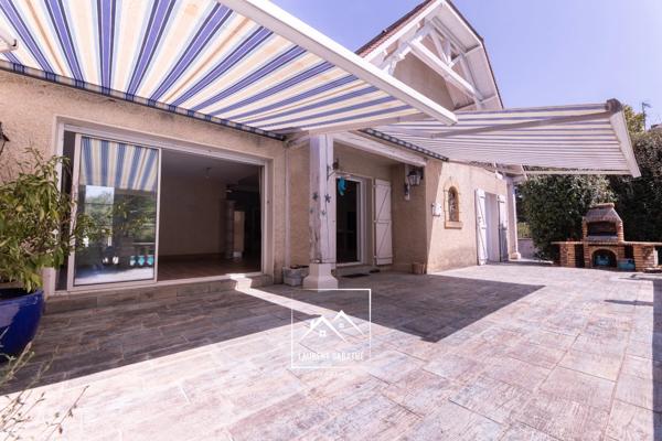 PAU (64) –  À VENDRE - Maison familiale de 213 m² - 5 chambres, bureau et piscine.