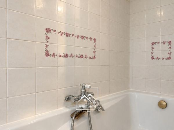 PAU (64) –  À VENDRE - Maison familiale de 213 m² - 5 chambres, bureau et piscine.