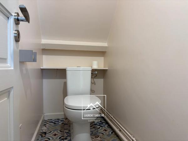 PAU (64) –  À VENDRE - Maison familiale de 213 m² - 5 chambres, bureau et piscine.