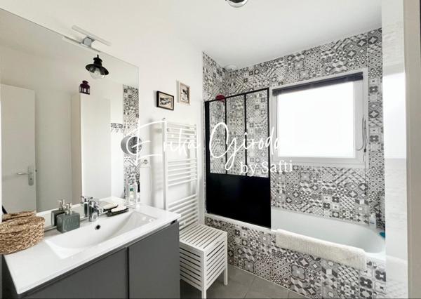 Maison contemporaine 4 pièces avec Garage et place de stationement – Beynost