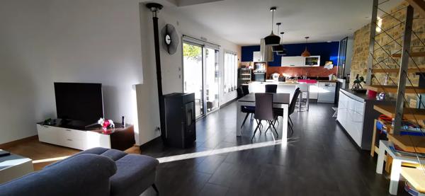 maison en pierres rénovée de 5 chambres avec garage et jardi