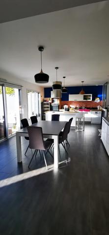 maison en pierres rénovée de 5 chambres avec garage et jardi