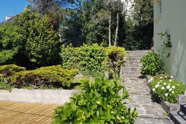 UNE MAISON AVEC JARDIN, À PROXIMITÉ DU LYCÉE BRIZEUX. -