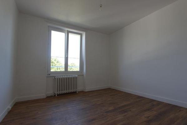 UNE MAISON AVEC JARDIN, À PROXIMITÉ DU LYCÉE BRIZEUX. -