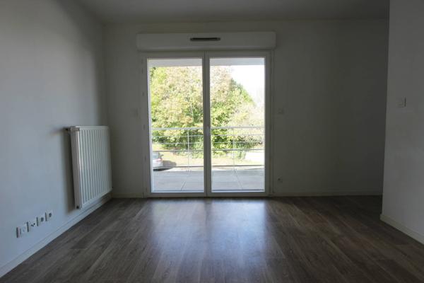 UN APPARTEMENT DE TYPE T1 BIS, AVEC BALCON, PARKING & CAVE, SUR FOUESNANT. -