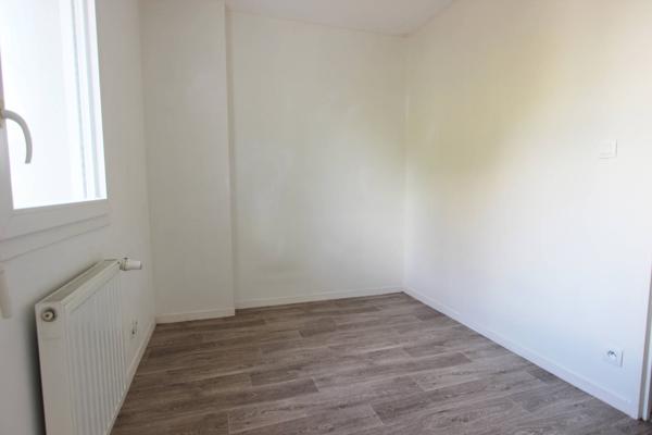 UN APPARTEMENT DE TYPE T1 BIS, AVEC BALCON, PARKING & CAVE, SUR FOUESNANT. -