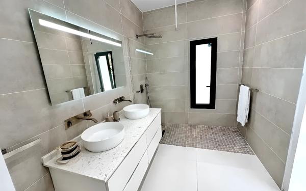 Maison à vendre    5 pièces • 128 m2 Saint-François