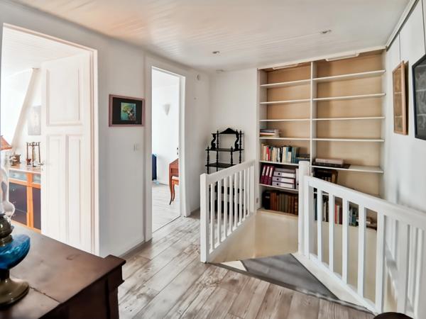 Dpt Haute Savoie (74), à vendre EVIAN LES BAINS appartement T5 de 123 m2 proche embarcadère