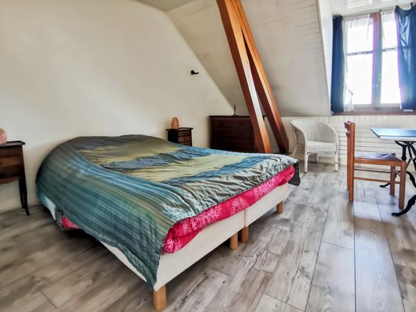 Dpt Haute Savoie (74), à vendre EVIAN LES BAINS appartement T5 de 123 m2 proche embarcadère