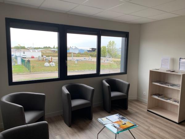 BOURG EN BRESSE - LOCATION - BUREAUX MEUBLES ET EQUIPES