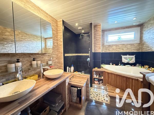 Maison à vendre 6 pièces 133 m² Crécy-la-Chapelle