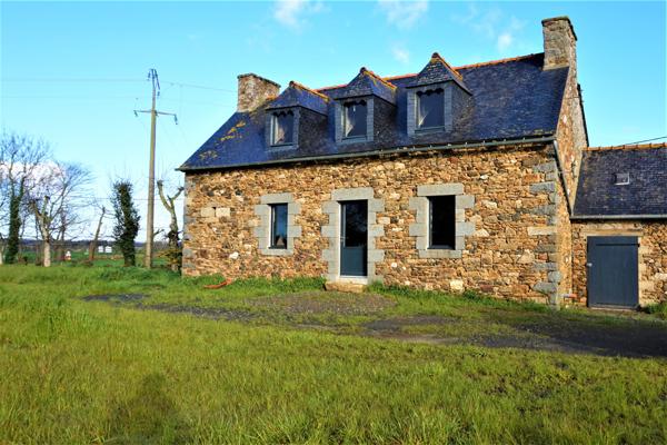 JOLIE MAISON EN PIERRE A RENOVER