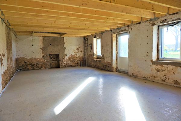 JOLIE MAISON EN PIERRE A RENOVER