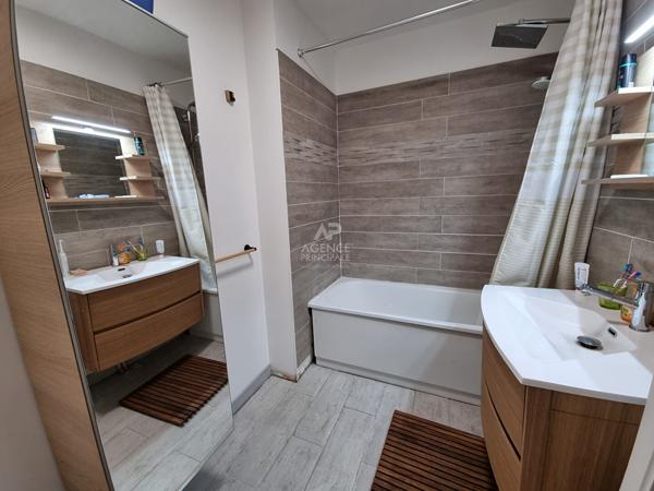 Appartement Cergy - Préfecture , 3 pièces : 62.10 m2 Loyer 1 250 €/mois charges comprises **  - Référence  MG11323