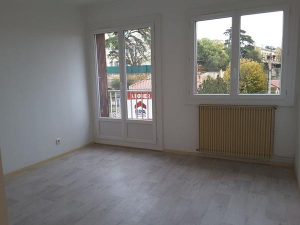 SALON DE PCE - Centre - Appartement 2 pièces