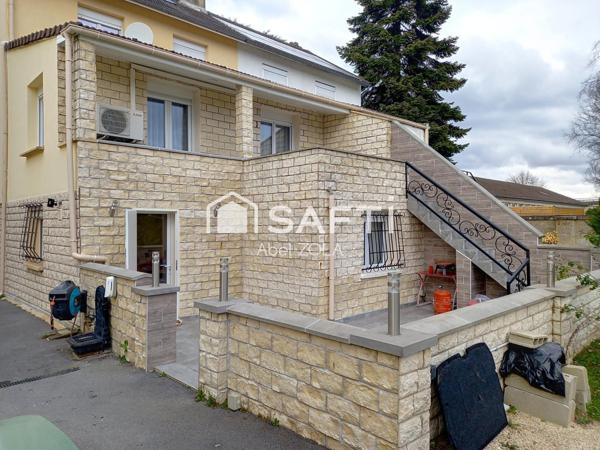 Très belle maison de 7 pièces avec deux doubles séjours, 4 chambres, 2 salles de bains, 2 cuicines, 3 toilettes, et un jardin.