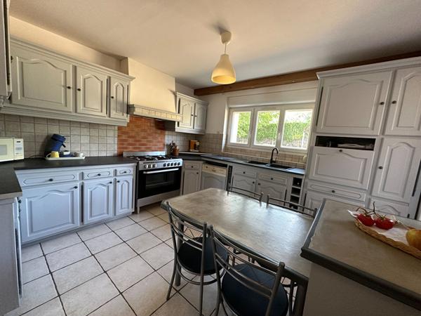 Maison 7 chambre(s) 243 m2 avec dépendances et triple garage