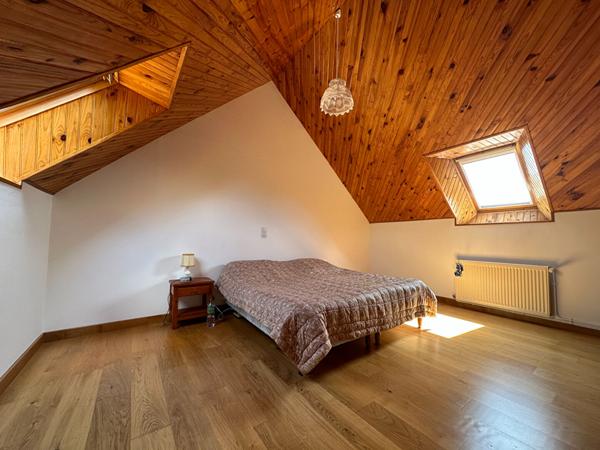 Maison 7 chambre(s) 243 m2 avec dépendances et triple garage