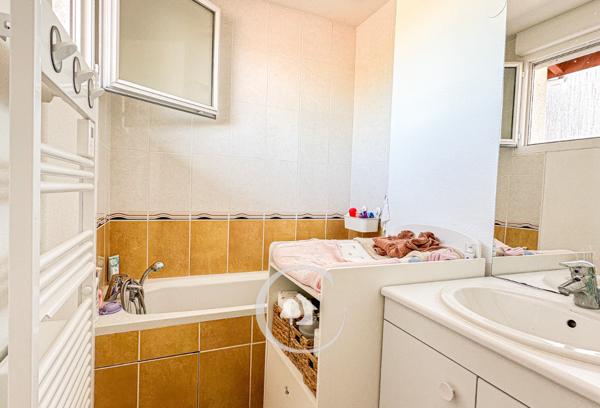 Macau (33460) JOLIE MAISON T4 - 3 CHAMBRES - GARAGE BOX - PARKING - JARDIN