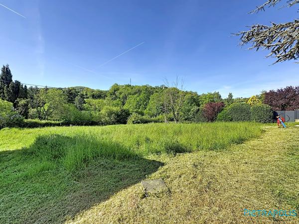 Terrain à bâtir 1 500 m² plat et viabilisé au calme à Saint-Romain-de-Popey