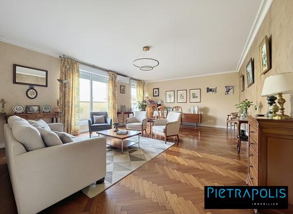 Appartement traversant de 117 m² avec terrasses – Dernier étage