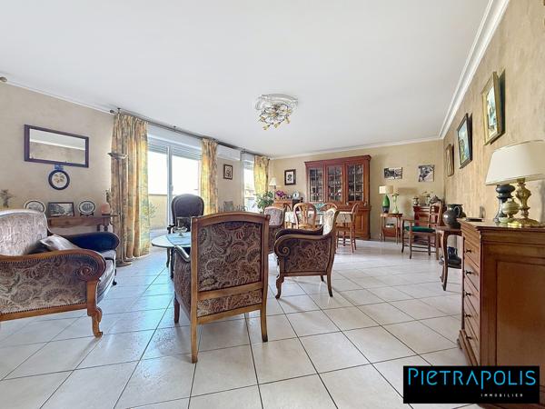 Appartement traversant de 117 m² avec terrasses – Dernier étage