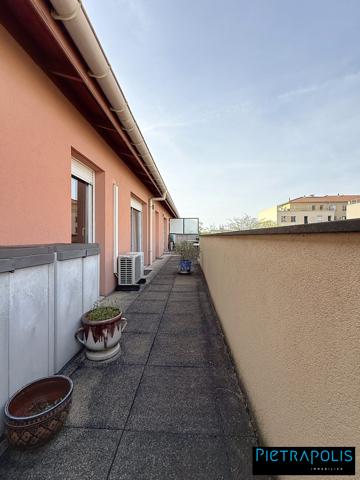 Appartement traversant de 117 m² avec terrasses – Dernier étage