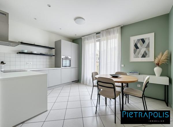 Appartement traversant de 117 m² avec terrasses – Dernier étage