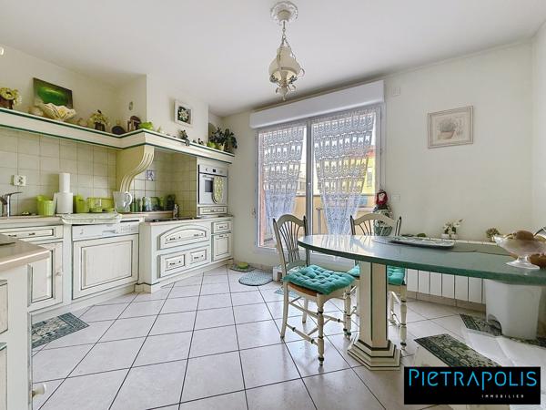 Appartement traversant de 117 m² avec terrasses – Dernier étage