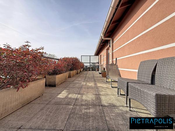 Appartement traversant de 117 m² avec terrasses – Dernier étage