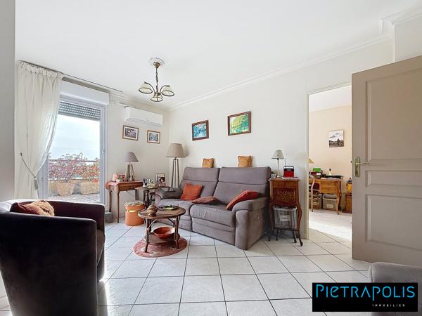 Appartement traversant de 117 m² avec terrasses – Dernier étage