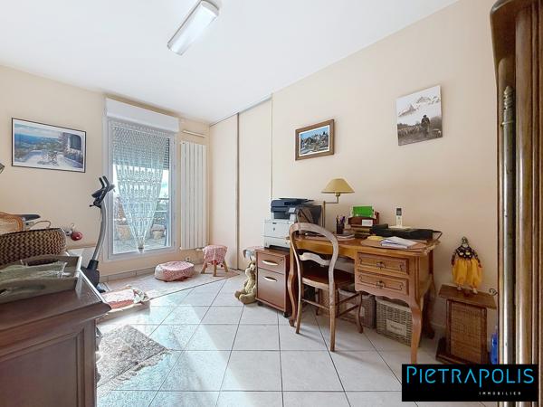Appartement traversant de 117 m² avec terrasses – Dernier étage