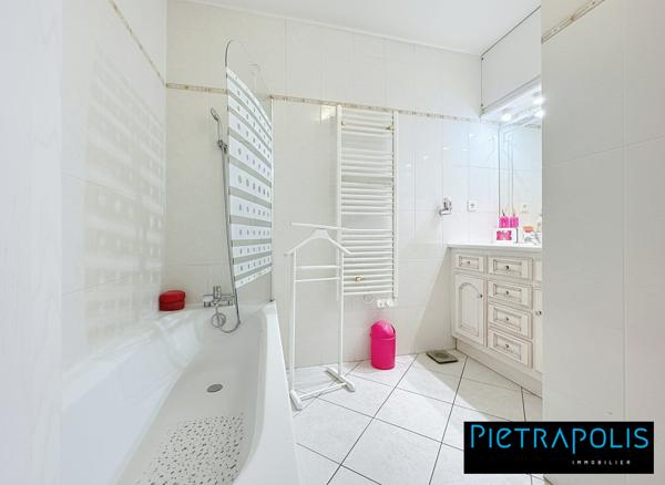 Appartement traversant de 117 m² avec terrasses – Dernier étage