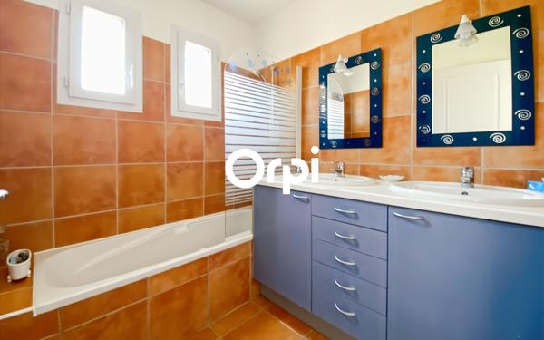 Maison à vendre    5 pièces •  Ceyreste