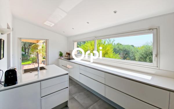 Maison à vendre    5 pièces •  Ceyreste