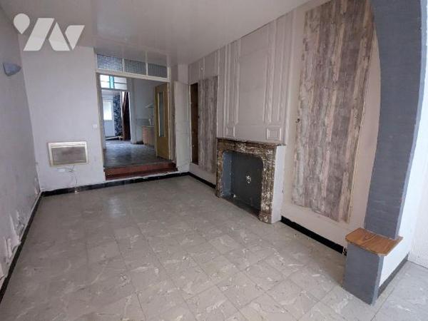 A VENDRE - Pas-de-Calais - ST POL / TERNOISE CENTRE-VILLE - MAISON DE VILLE 3 CHAMBRES AVEC COU...