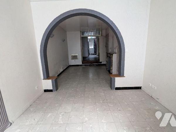 A VENDRE - Pas-de-Calais - ST POL / TERNOISE CENTRE-VILLE - MAISON DE VILLE 3 CHAMBRES AVEC COU...