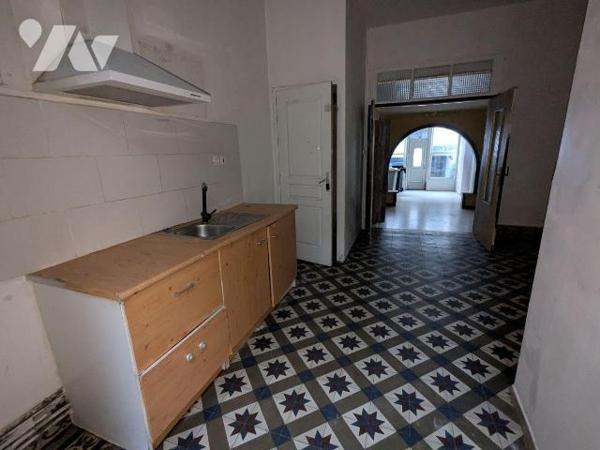 A VENDRE - Pas-de-Calais - ST POL / TERNOISE CENTRE-VILLE - MAISON DE VILLE 3 CHAMBRES AVEC COU...