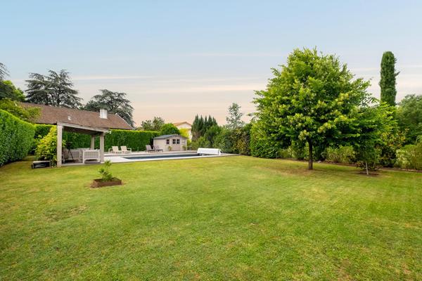 Rénovation d’exception et lignes épurées dans un écrin de verdure à Vourles