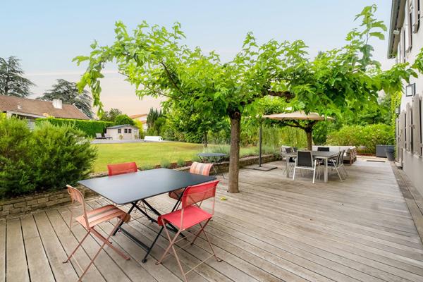 Rénovation d’exception et lignes épurées dans un écrin de verdure à Vourles