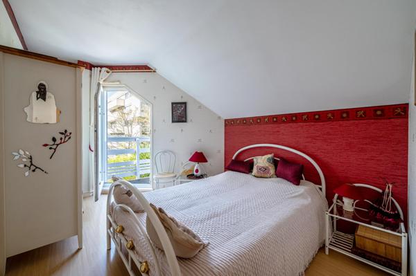 Meudon Bellevue, jolie maison d'architecte au calme avec beaux volumes, 5 chambres + studio..