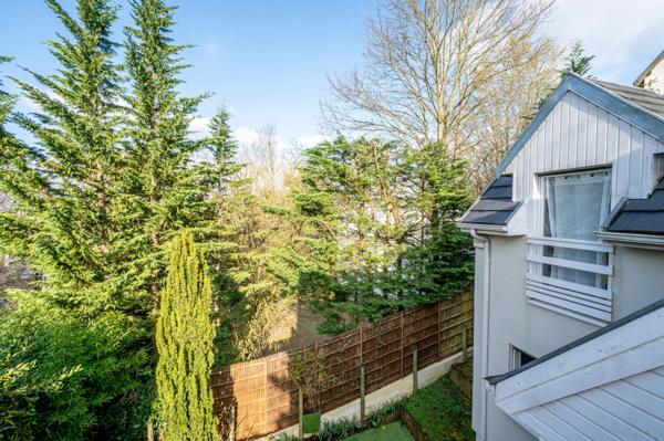 Meudon Bellevue, jolie maison d'architecte au calme avec beaux volumes, 5 chambres + studio..