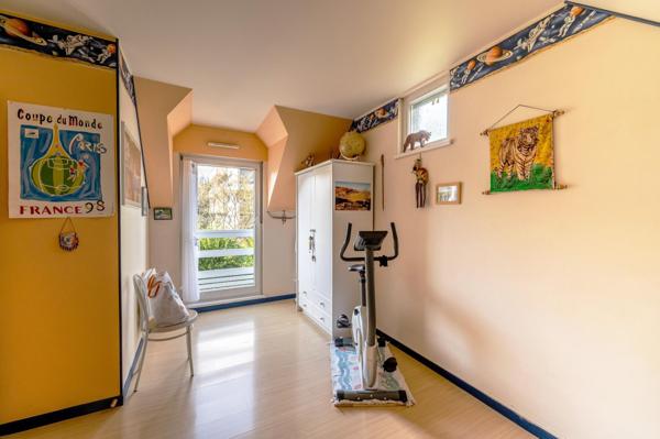 Meudon Bellevue, jolie maison d'architecte au calme avec beaux volumes, 5 chambres + studio..