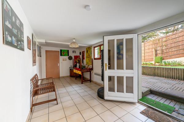 Meudon Bellevue, jolie maison d'architecte au calme avec beaux volumes, 5 chambres + studio..