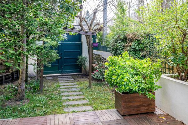 Meudon Bellevue, jolie maison d'architecte au calme avec beaux volumes, 5 chambres + studio..
