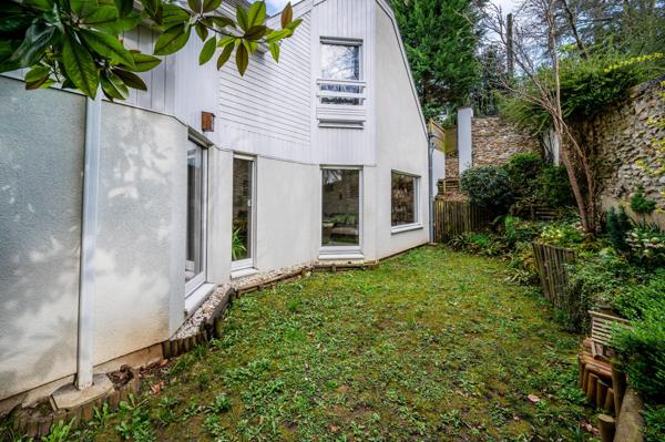 Meudon Bellevue, jolie maison d'architecte au calme avec beaux volumes, 5 chambres + studio..