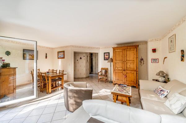 Meudon Bellevue, jolie maison d'architecte au calme avec beaux volumes, 5 chambres + studio..